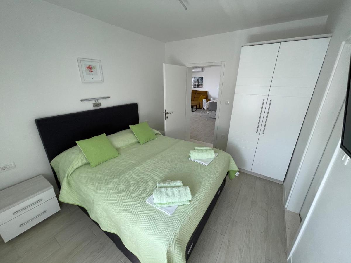 Apartman Mili Baška Voda Exteriör bild
