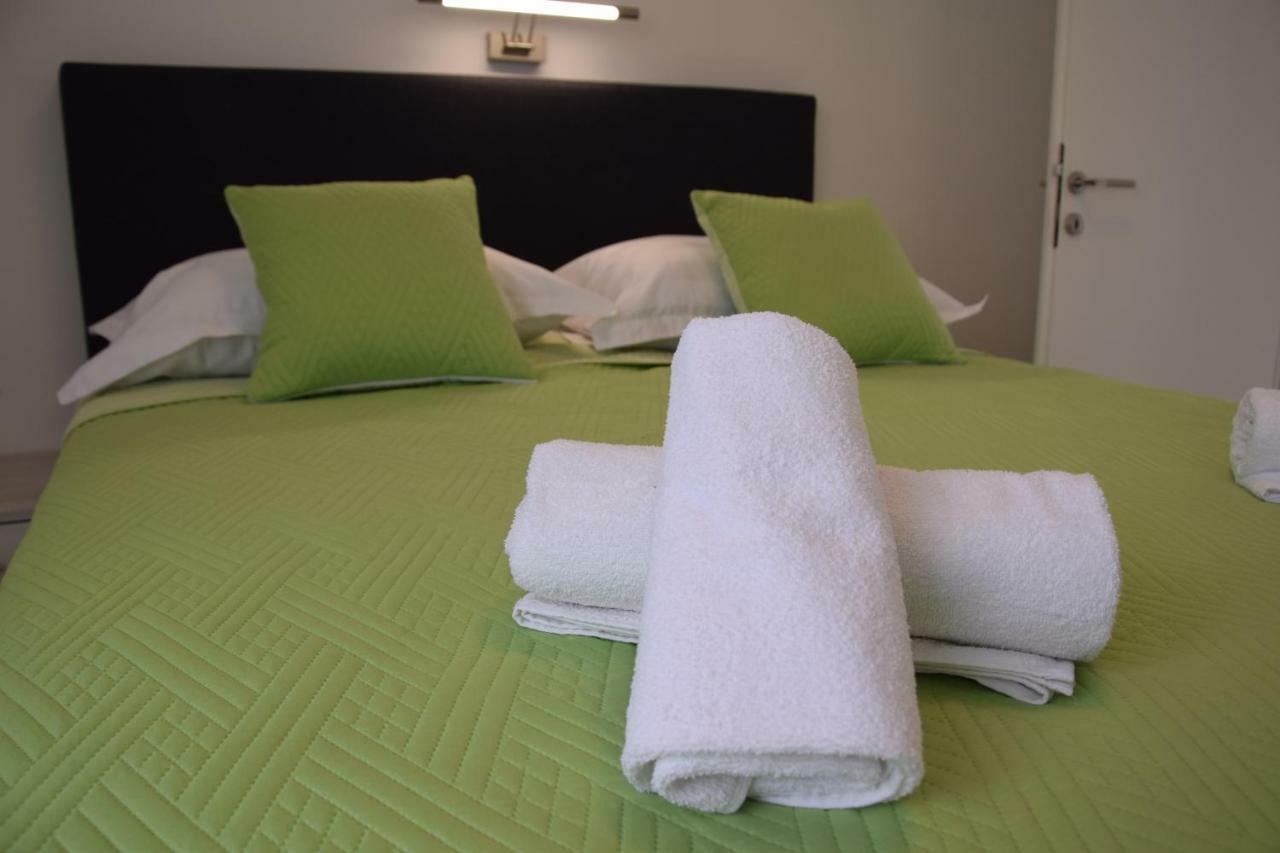 Apartman Mili Baška Voda Exteriör bild